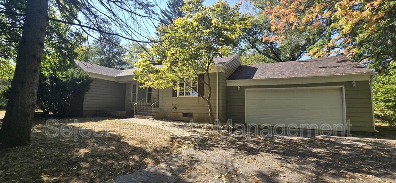 Foto principal - 7610 W Jefferson Blvd