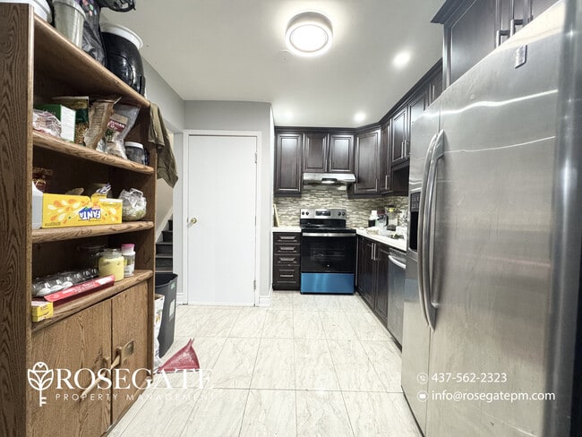 Photo du bâtiment - Bright 3-Bedroom Main-Level Apartment with 2 Parking in Brampton