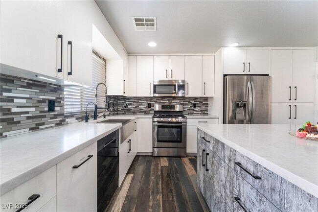 Foto del edificio - 3213 Brautigan Ct