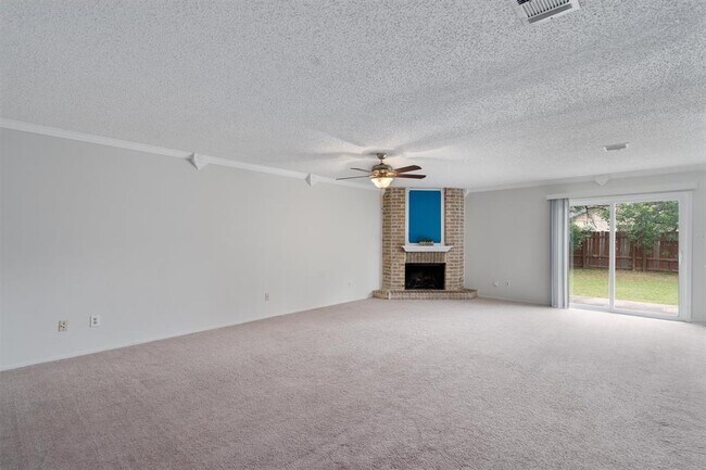 Foto del edificio - 2204 Silver Spur Dr