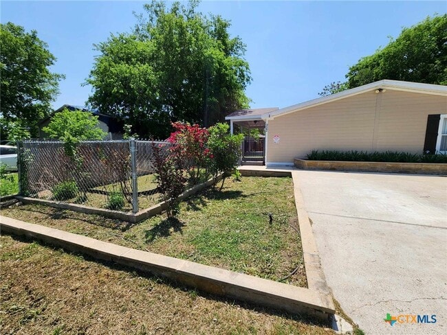 Building Photo - 922 Ashwood Dr