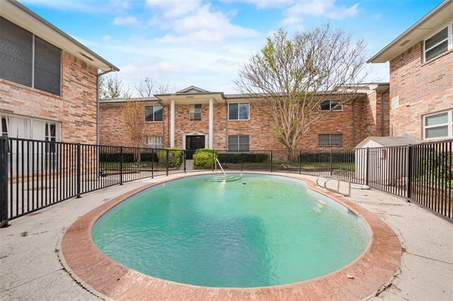 Foto del edificio - 8083 Meadow Rd