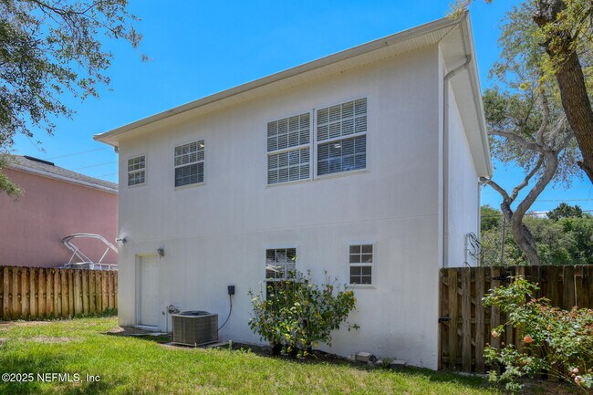 Building Photo - 3410 A1A S