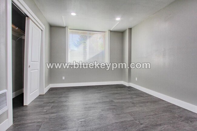 Building Photo - 2400 Lincoln Ave