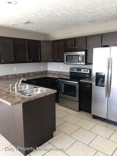 Building Photo - 3 br, 2.5 bath House - 1128 S Pine