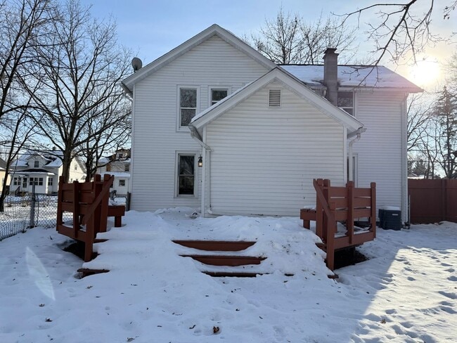 Building Photo - 308 E Argyle St