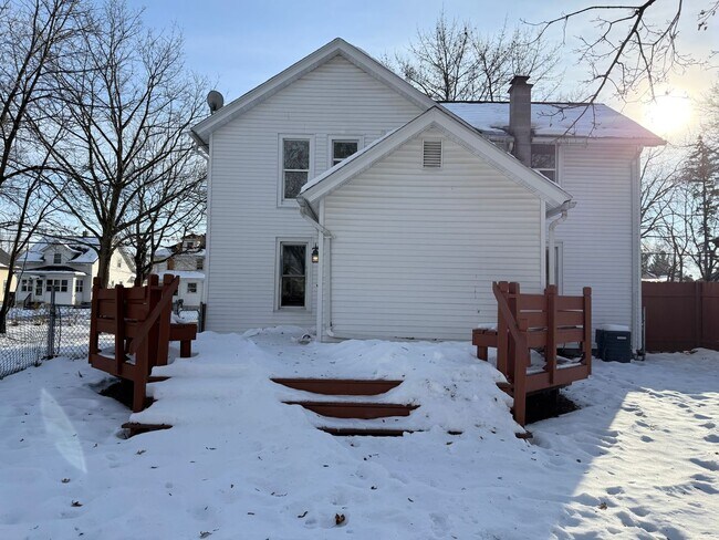 Foto del edificio - 308 E Argyle St