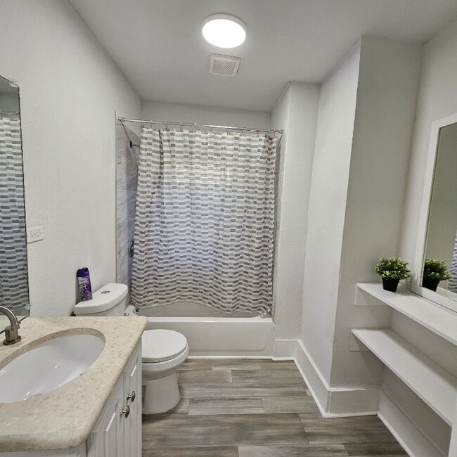 Building Photo - 1509 W Collin St