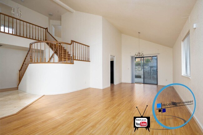Foto del edificio - Gorgeous four bedrooms, three baths Glen C...