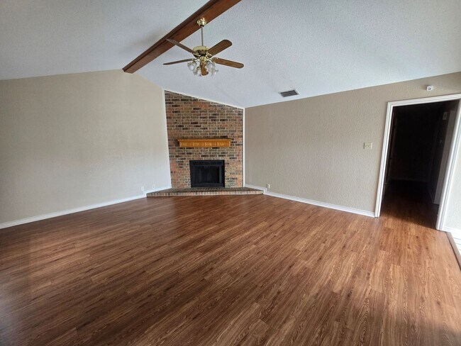 Foto del edificio - 1507 Lindsey Ln