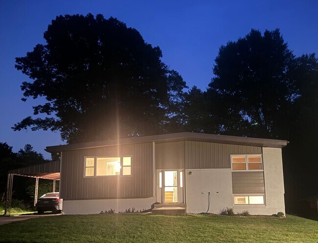 Foto del edificio - 5 bedroom, 2 bathroom home in Newark