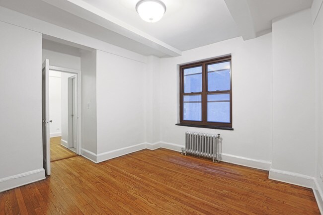 Building Photo - 433 West 21st Street