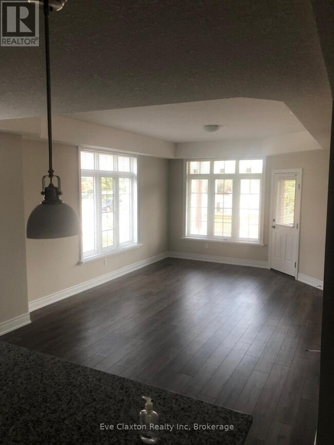 Building Photo - 333 Gosling Gardens