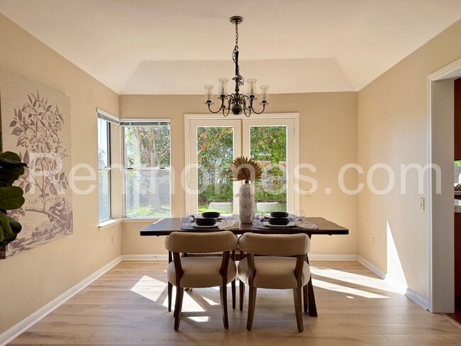 Foto del edificio - 12613 Crest Knolls Ct