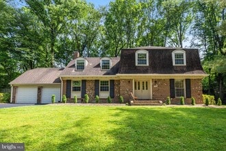 Building Photo - 1427 Laurel Hill Rd