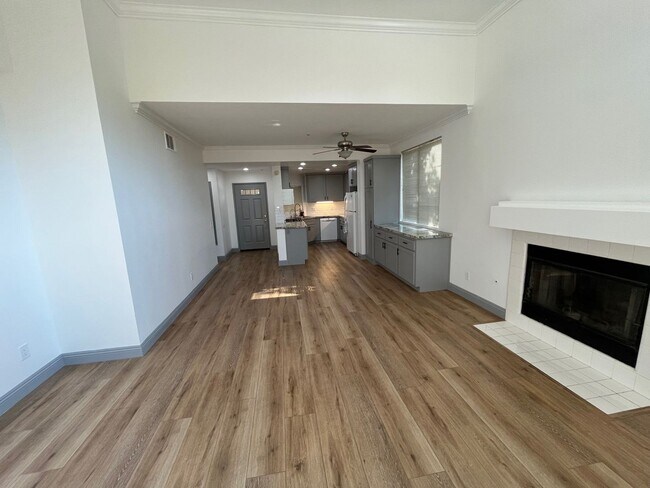 Building Photo - Beautifully shaded 2 bed 2 bath condo