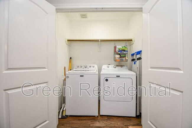 Building Photo - 3344 Anita St