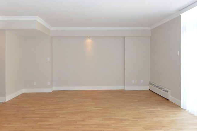 Building Photo - 800 Richmond St W