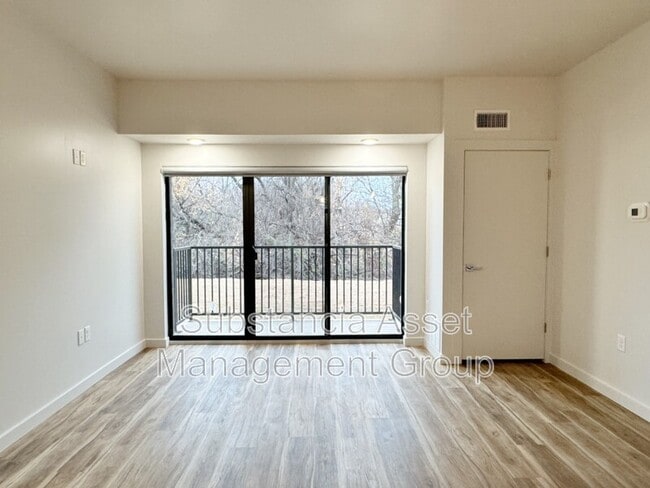 Building Photo - 1665 Midtown Pl