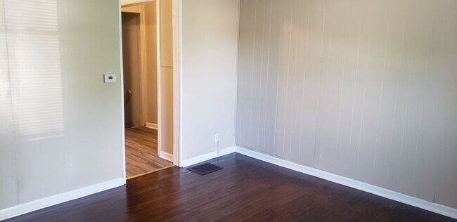 Building Photo - 3065 N Colorado Ave