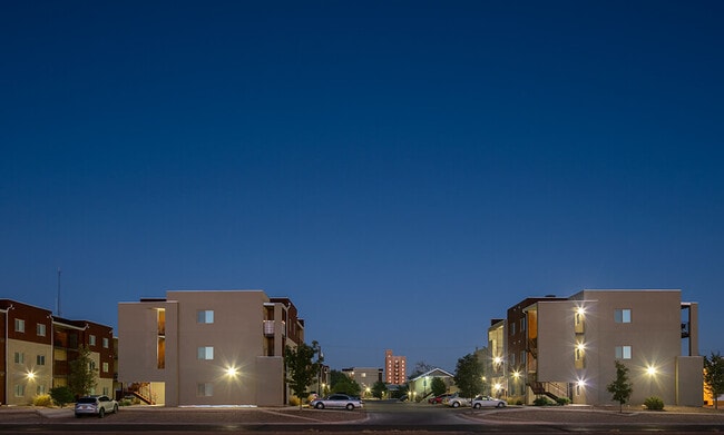 Building Photo - Andalusia Aprtments