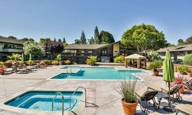 Building Photo - 361 Masters Ct