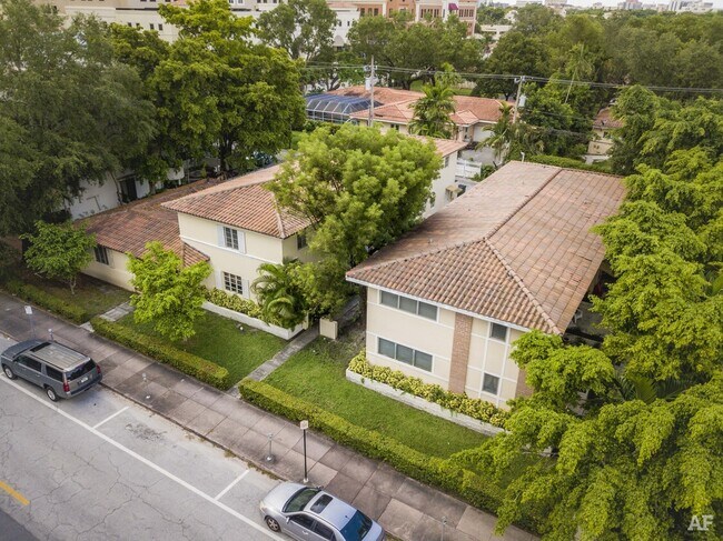 Building Photo - 414 Valencia Ave