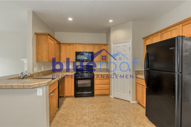 Building Photo - 2412 NW Roseburg Terrace