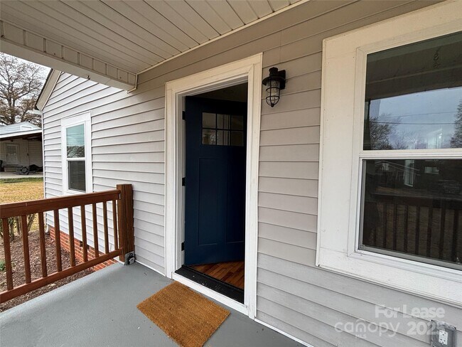 Building Photo - 410 Gann St