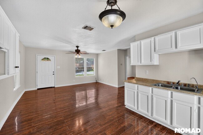 Foto del edificio - 1534 Mardell St