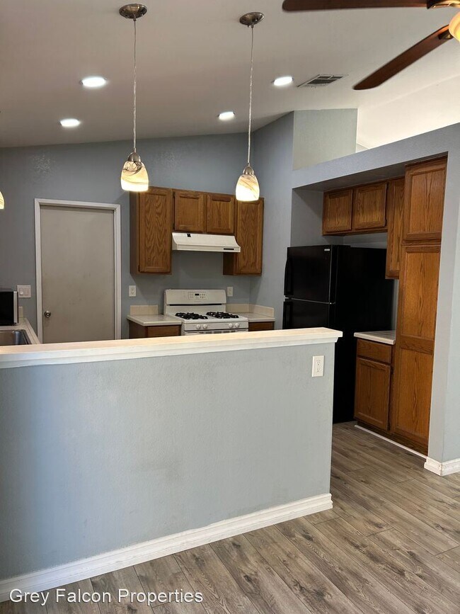 Building Photo - 3 br, 2 bath House - 29688 Woodlands Ave.
