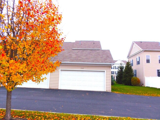 Foto del edificio - Two Bedroom Dublin Condo Rental at Hayden ...