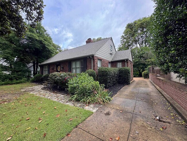 Building Photo - 3350 Highland Park Pl