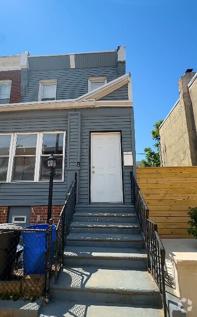 Building Photo - 5224 Addison St