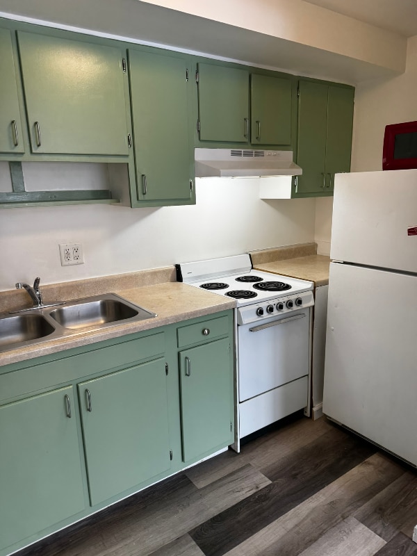 Building Photo - 460 Wells Dr