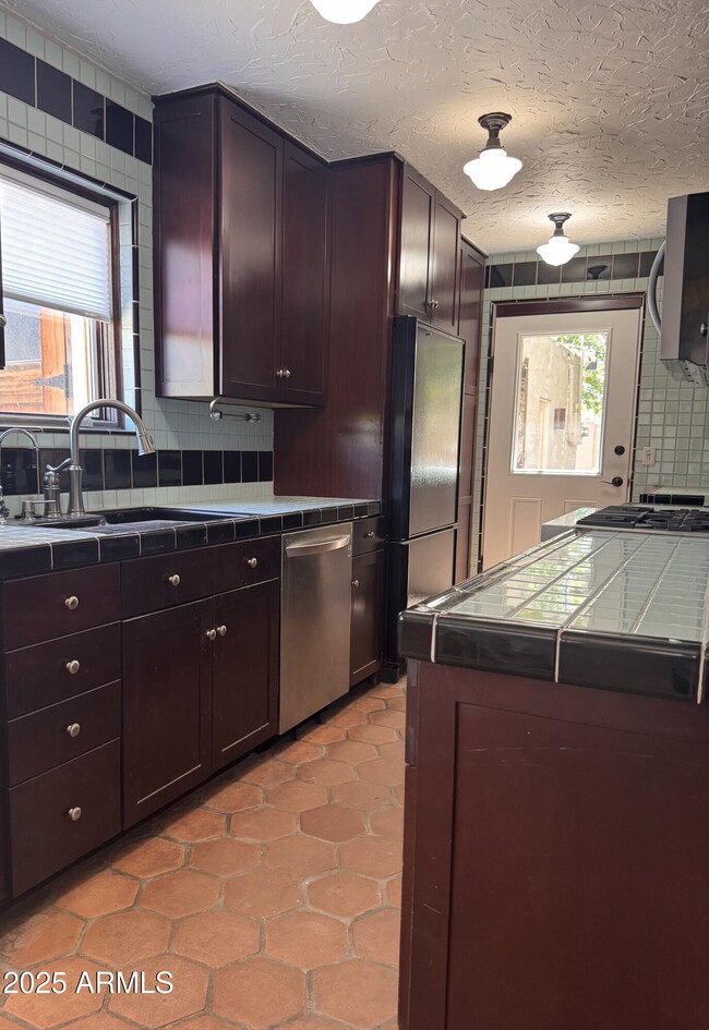 Foto del edificio - 1509 E Cheery Lynn Rd