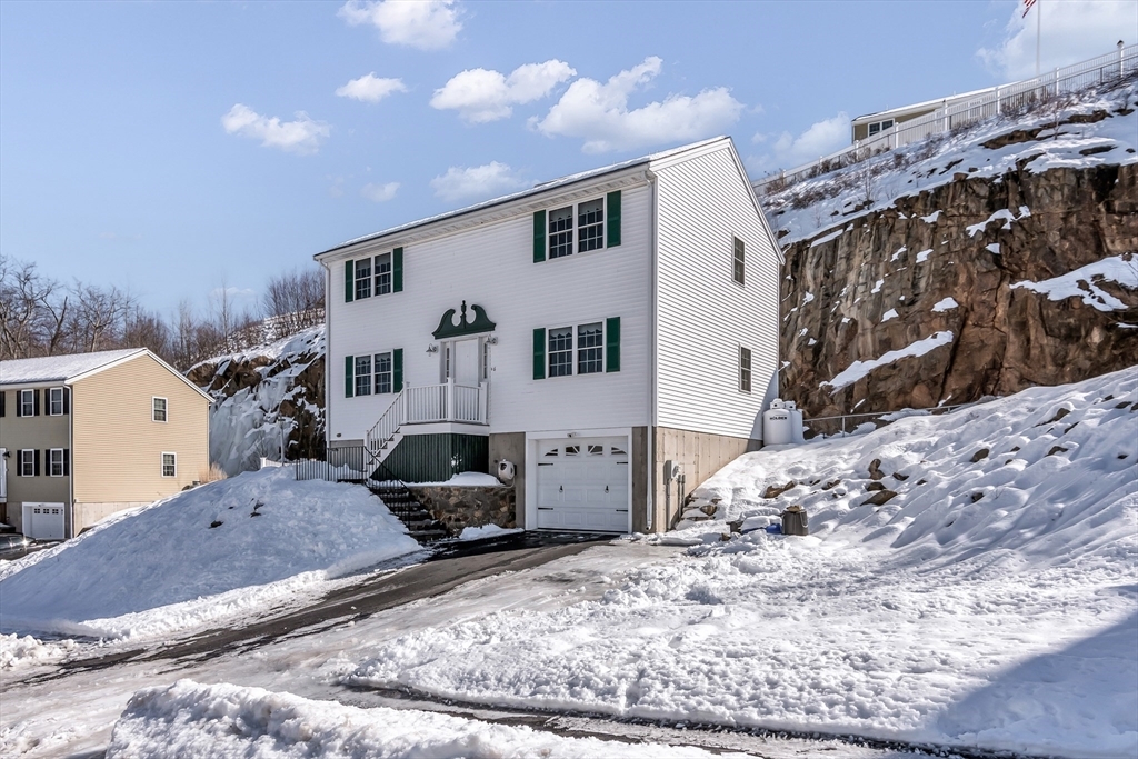 Foto principal - 6 Gedney Dr