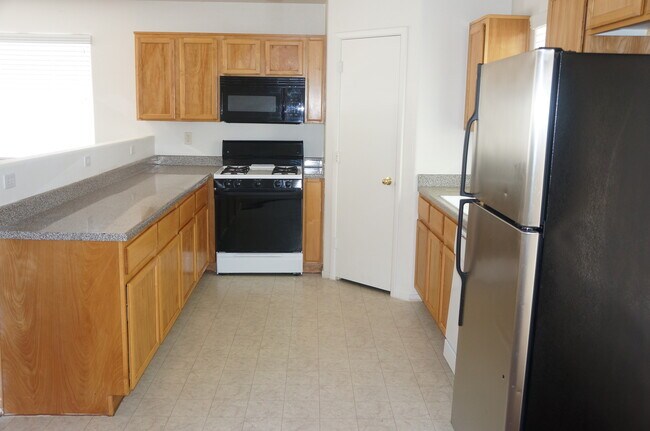 Foto del edificio - BEAUTIFUL 3 BEDROOM 2 BATHROOM HOUSE, LOCA...