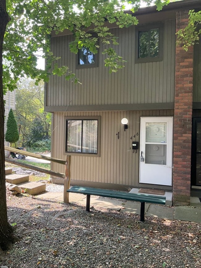 Building Photo - 446 Crosbie Dr