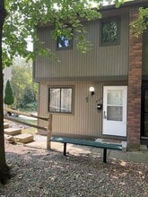 Building Photo - 446 Crosbie Dr