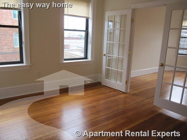 Building Photo - 881 Massachusetts Ave