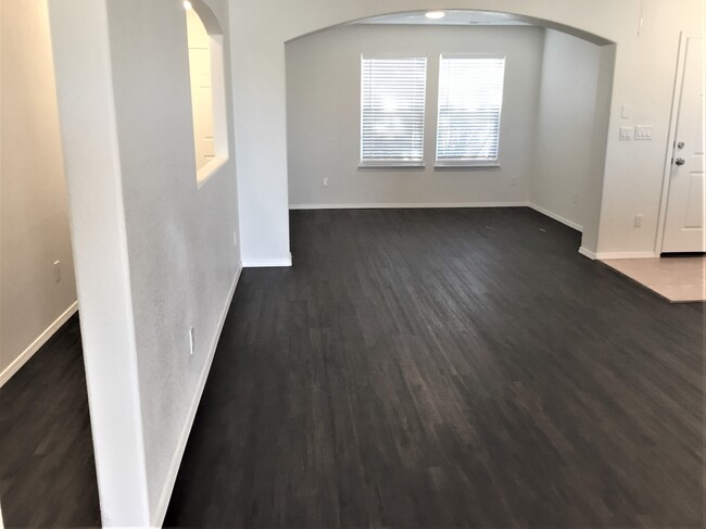 Building Photo - 9605 Mogollon Dr NW