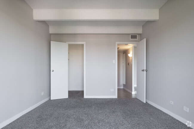 1BR, 1BA - 731SF - The Paramount
