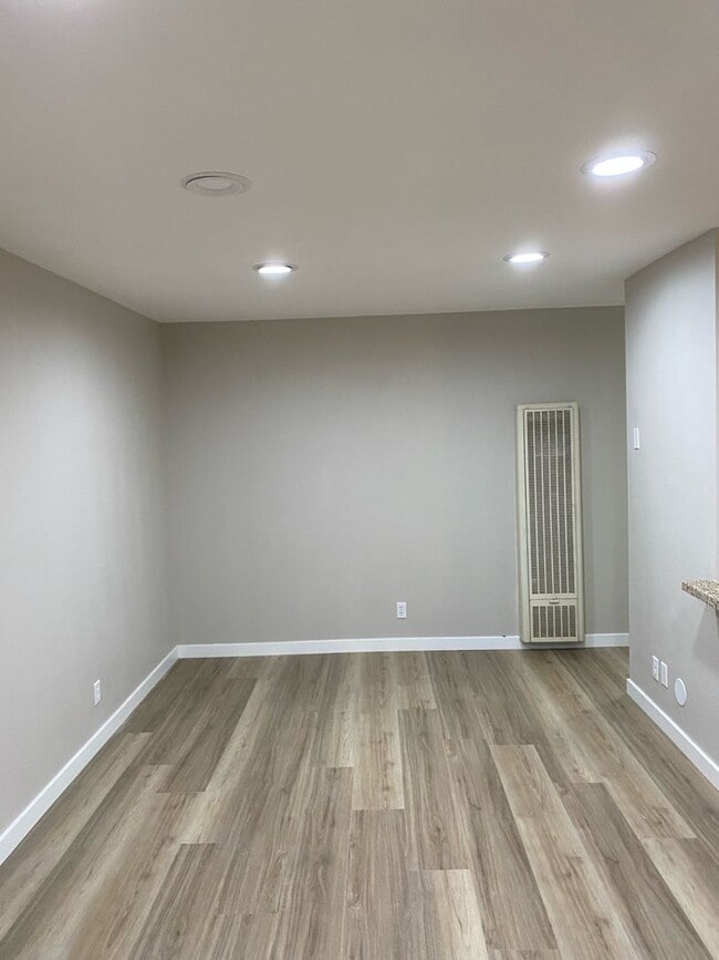 Foto del edificio - 1 Bed 1 Bath Remodeled Condo for Rent in L...