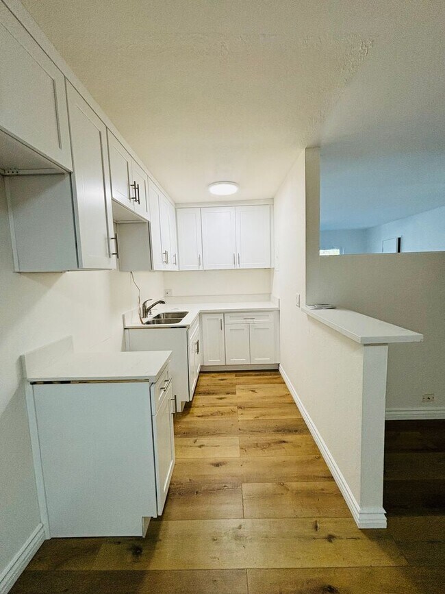 Foto del edificio - 10635 Sherman Grove Ave