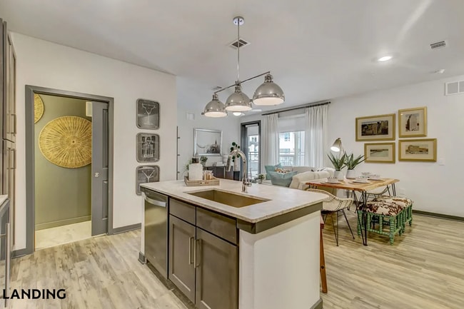 Building Photo - 3001 Crockett St