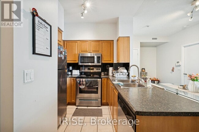 Building Photo - 231 Fort York Blvd