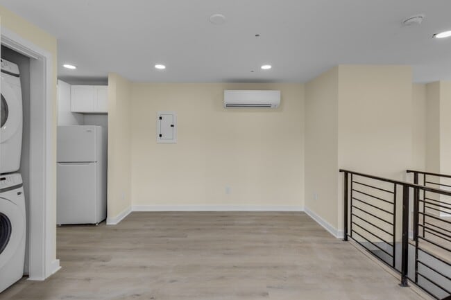 Building Photo - 2723 E Huntingdon St