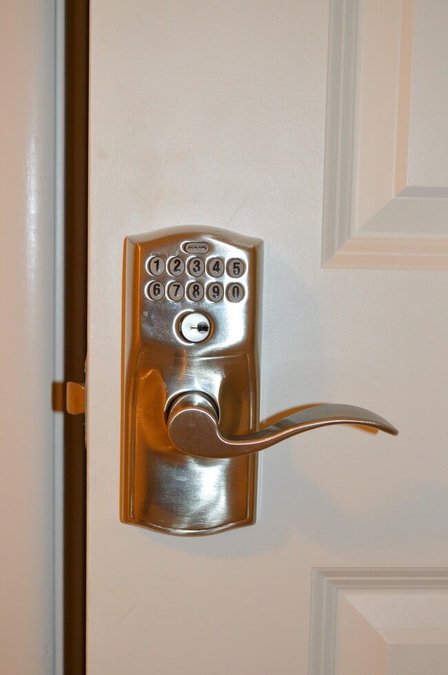 Tableta electrónica de habitación - 1121 W Cano St