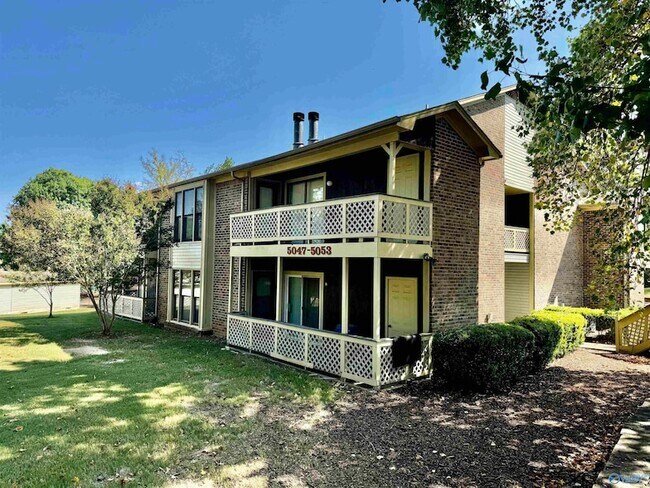 Foto del edificio - 5051-5057 7 Pine Cir